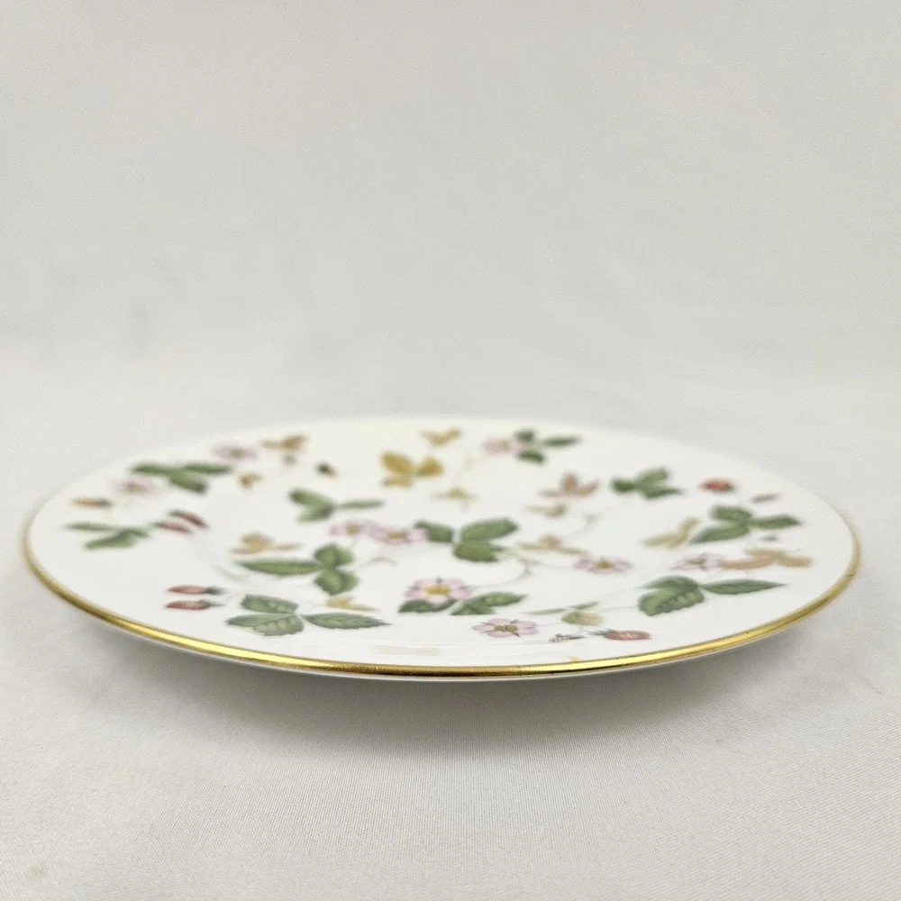 Wedgwood Wild Strawberry Bread Butter Plate Gold Trim 6